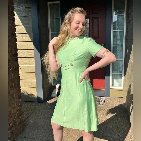 green emerald velvet dress 1960s Clover Green & White Shift Dress main image 1
